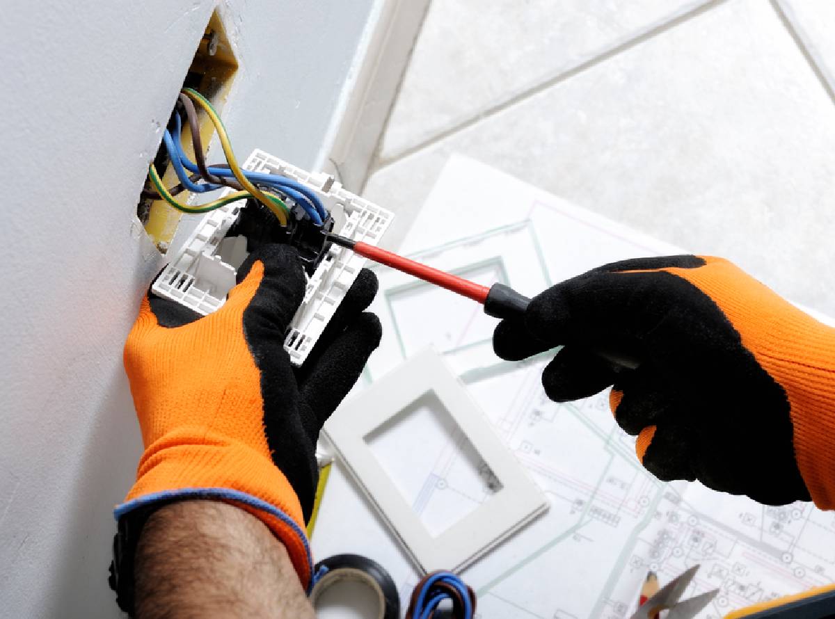 Electricians in Woking and Surrey Electricians in Woking and Surrey